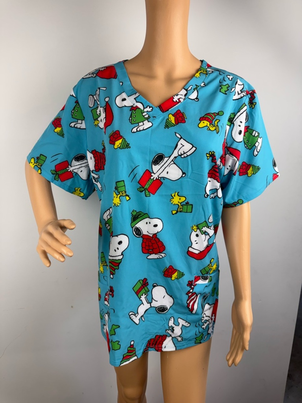 Peanuts Womens XL Snoopy Christmas Holiday Scrub Top Pockets Nursing